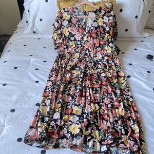 Torrid 3X EUC black with peachy floral midi length dress w/buttons